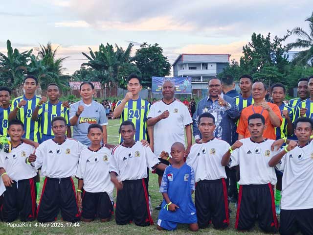 wapres-sepakbola-manokwari Wapres 'Lawan' Gubernur Papua Barat dan Bupati Manokwari