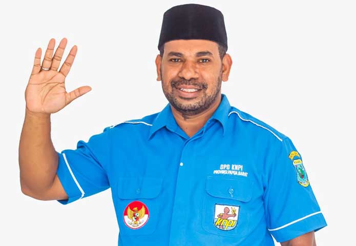 Ketua-KNPI-Kabupaten-Kaimana-Fatamsyah-Furu-SHut Tim Hadrah Remaja Masjid Ramaikan Natal Akbar Pemuda Kaimana di Kampung Lobo