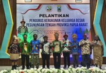 Pengukuhan Pengurus K2BPT Papua Barat, Gubernur Ingatkan Peran Bangun Daerah Pengukuhan Pengurus K2BPT Papua Barat, Gubernur Ingatkan Peran Bangun Daerah