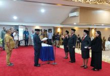 Gubernur Papua Barat Lantik 3 Anggota MRPB Paruh Waktu Gubernur Papua Barat Lantik 3 Anggota MRPB Paruh Waktu