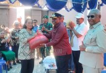 Gubernur Papua Barat dan Bupati Manokwari Salurkan Bantuan Banjir Wosi Gubernur Papua Barat dan Bupati Manokwari Salurkan Bantuan Banjir Wosi