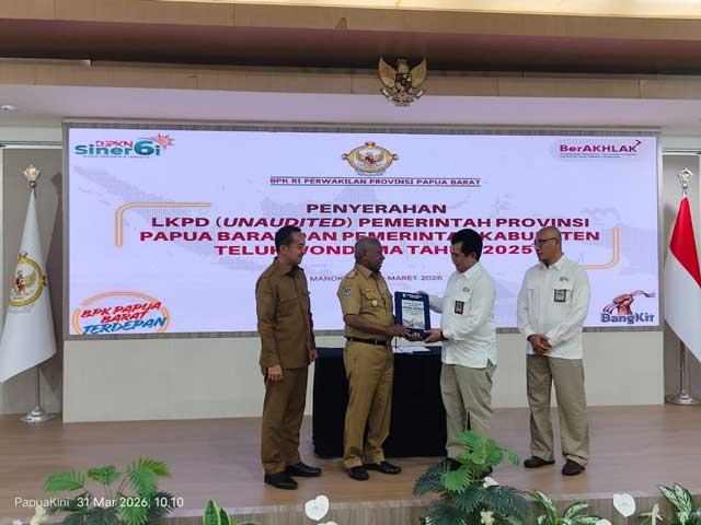 Gubernur-Papua-Barat-masukkan-LKPD-ke-BPK-Papua-Barat-31-Maret-2026 Pemprov Papua Barat Tepat Waktu Masukkan LPKD 2025, Target WTP