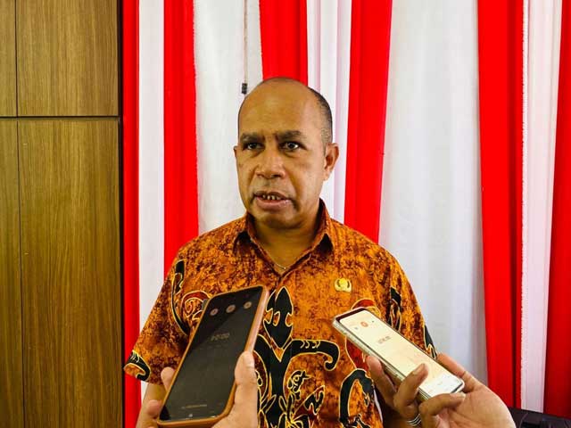 Sekda-Kaimana-Drs-Donald-R-Wakum Keterbatasan Anggaran, Perayaan HUT 23 Kaimana Sederhana