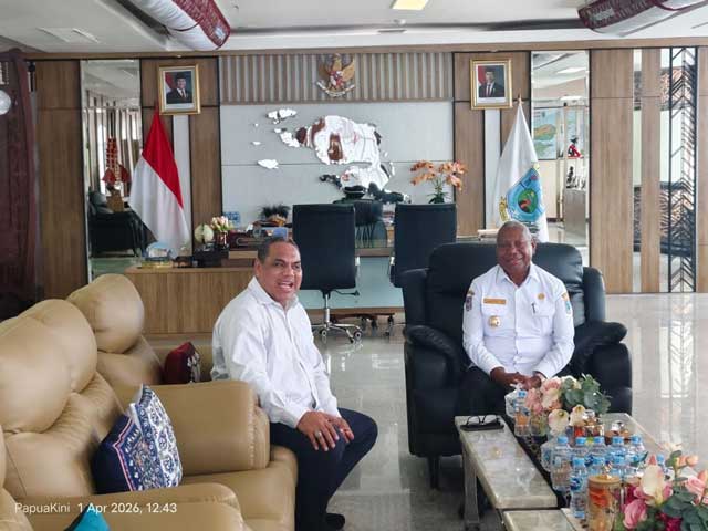 anggota-dpr-provinsi-papua-barat-amin-ngabalin-kiri-dan-gubernur-papua-barat Audiensi dengan Gubernur Papua Barat, Amin Ngabalin Bahas Berbagai Sektor