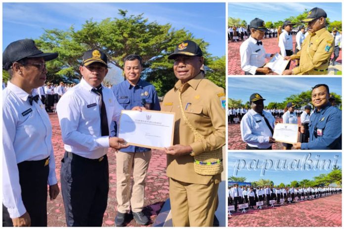 Gubernur Papua Barat Serahkan 1299 SK CPNS dan PPPK