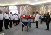 Lantik Pejabat, Gubernur Papua Barat Ingatkan Peran Strategis Disdukcapil Lantik Pejabat, Gubernur Papua Barat Ingatkan Peran Strategis Disdukcapil