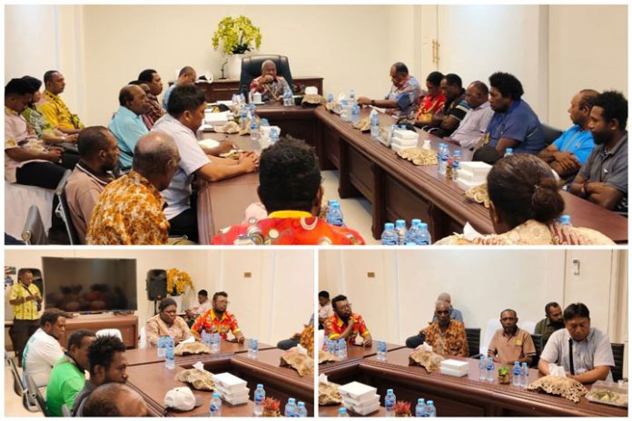 Gubernur-Papua-Barat-rapat-klaim-adat-5-M-semen-Conch-maruni Pemprov Papua Barat Bakal Anggarkan 5 M Untuk Selesaikan Klaim Kali Maruni