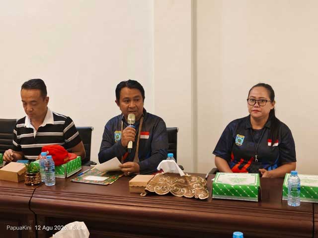 Kepala-Bapenda-Papua-Barat Kepala Bapenda Papua Barat Ingatkan Isi Perda Investasi Daerah, Usul Kejar Jatah Kargo LNG Genting Oil