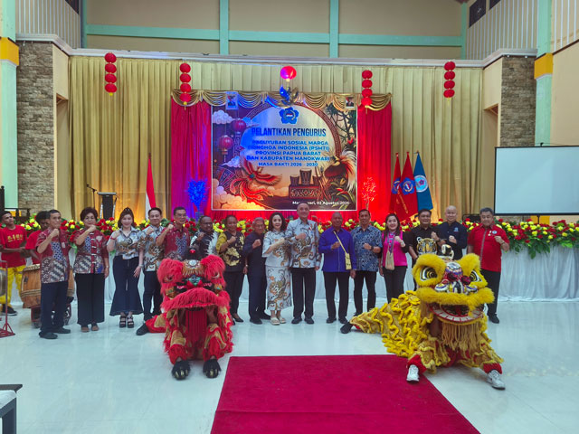 gubernur-papua-barat-pengurus-tionghoa Gubernur Tegaskan Masyarakat Tionghoa Bagian Tak Terpisahkan dari Pembangunan Papua Barat