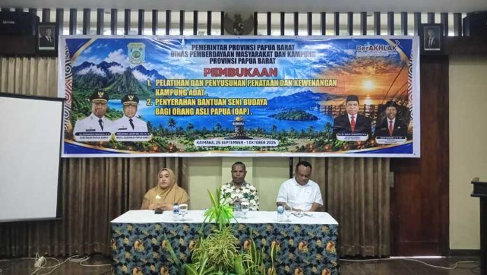 Dinas-PMK-Papua-Barat-pelatihan-Kaimana Dinas PMK Papua Barat Gelar Pelatihan Penyusunan dan Penataan Kewenangan Kampung Adat di Kaimana