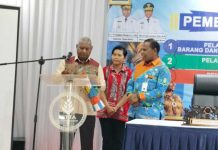 Gubernur Papua Barat Ingatkan Benang Merah Pemberdayaan Ekonomi, Penguatan Kampung Adat dan Pelestarian Budaya Gubernur Papua Barat Ingatkan Benang Merah Pemberdayaan Ekonomi, Penguatan Kampung Adat dan Pelestarian Budaya