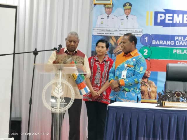 Gubernur-Papua-Barat-pelatihan-OAP-DInas-Kampung-Papua-Barat Gubernur Papua Barat Ingatkan Benang Merah Pemberdayaan Ekonomi, Penguatan Kampung Adat dan Pelestarian Budaya