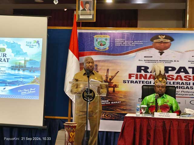 Gubernur-Papua-Barat-rapat-migas-PAD Gubernur Minta Perusahaan Migas Bayar Pajak Kendaraan di Papua Barat Bukan di Papua Barat Daya
