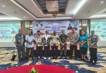 Gubernur Papua Barat Lepas 210 Peserta Ziarah Keagamaan Gubernur Papua Barat Lepas 270 Peserta Ziarah Keagamaan