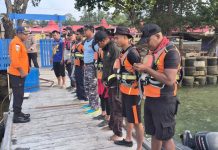 Perahu KSDA Kaimana Terbalik di Perairan Buruway, Semua Penumpang Selamat Perahu KSDA Kaimana Terbalik di Perairan Buruway, Semua Penumpang Selamat