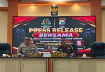 Kejari dan Polres Kaimana Gelar Press Release Bersama Terkait Informasi Hoax di Facebook Kejari dan Polres Kaimana Gelar Press Release Bersama Terkait Informasi Hoax di Facebook
