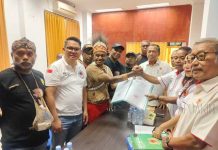 Yosias Saroy Tegaskan Jadi Tuan di Negeri Sendiri Yosias Saroy Tegaskan Jadi Tuan di Negeri Sendiri