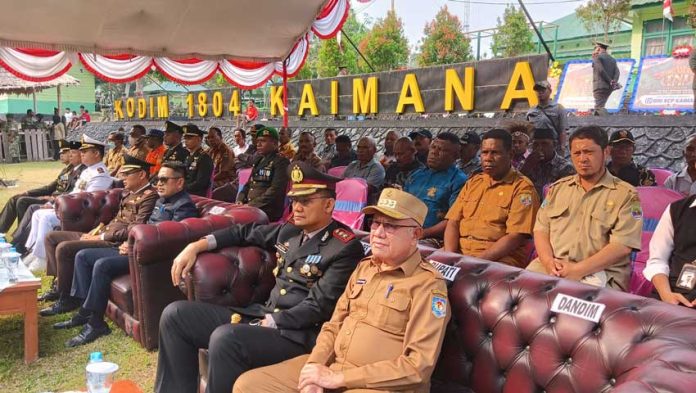 Bupati-Kaimana-HUT-81-TNI Bupati Kaimana: Kontribusi TNI Sangat Besar