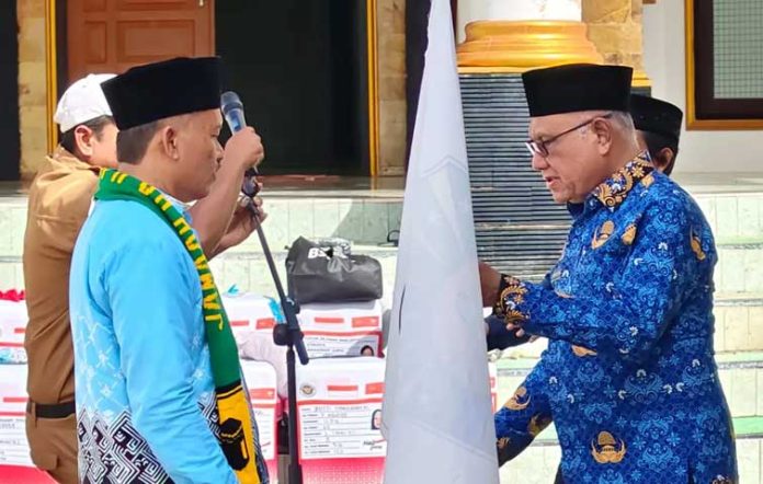 Lepas 16 Jemaah Haji Kaimana ke Tanah Suci, Bupati Titip Doa Khusus untuk Daerah