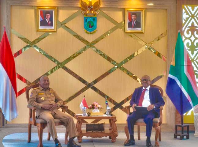 Gubernur-Papua-Barat-Duta-Besar-Afdrika-Selatan-Manokwari-2 Papua Barat dan Afrika Selatan Jajaki Kerja Sama di Sejumlah Sektor