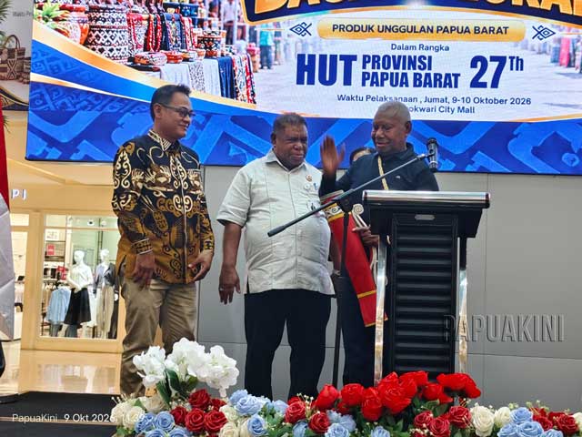 Gubernur-Papua-Barat-Sekda-Kadisperindag-pameran-dagang-lokal Disperindag Papua Barat Fasilitasi 27 UMKM OAP Lewat Pameran Dagang Lokal