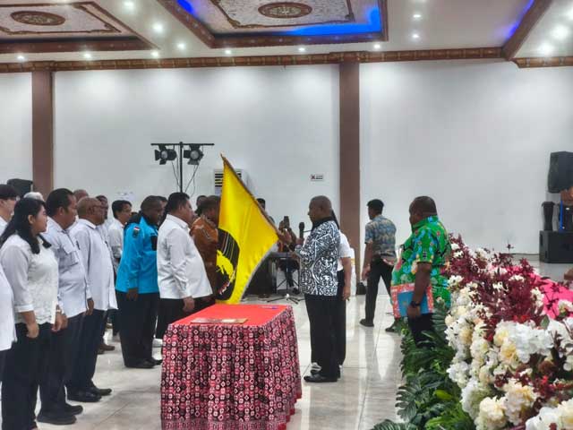 Gubernur-Papua-Barat-pelantikan-pengukuhan-LP3KD Gubernur Papua Barat Minta LP3KD Perkuat Pembinaan Umat