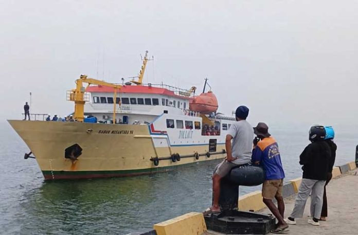 KM-Sabuk-Nusantara-96-pelabuhan-Kaimana Penerbangan Lumpuh Terhalang Kabut Asap, Rombongan DPRK Kaimana Naik Kapal dari Manokwari