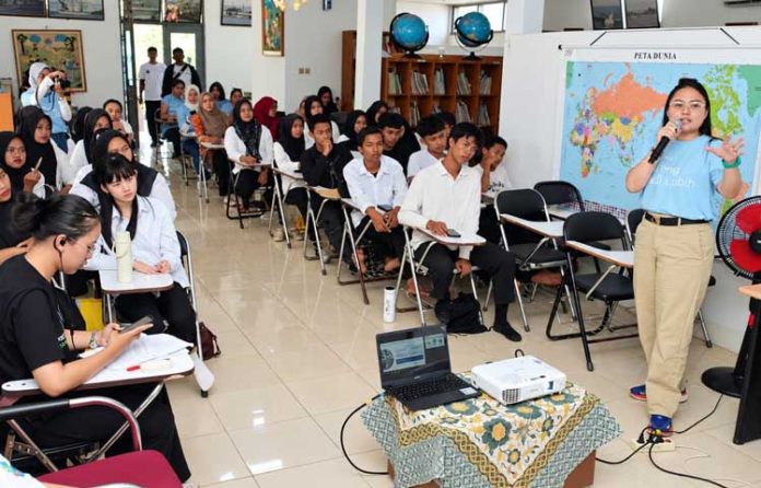 Zurich dan MUFG Group Tanam 1.000 Mangrove dan Edukasi Warga di Tangerang