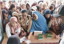 Antusiasme Membludak, Pemkab Kaimana Tambah Kuota Pasar Murah Jelang Lebaran Antusiasme Membludak, Pemkab Kaimana Tambah Kuota Pasar Murah Jelang Lebaran