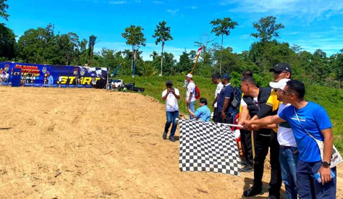 Pembukaan-Kejurda-Grasstrack-Kapolres-Kaimana Bupati Kaimana Hadiri Pembukaan Kejurda Grasstrack Kapolres Cup I