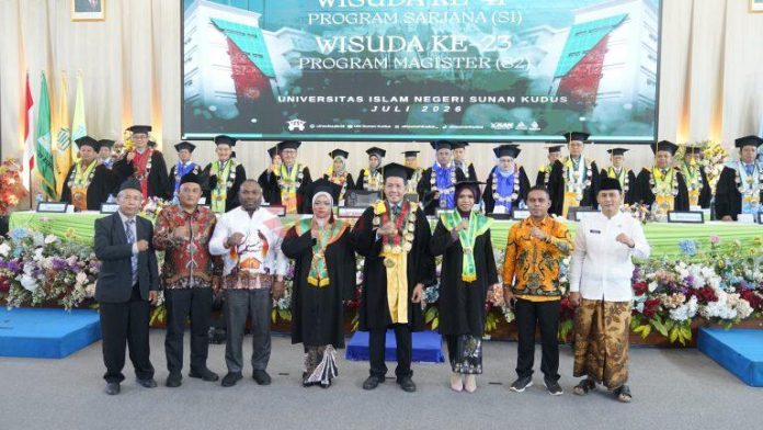 Wabup Kaimana Dampingi Dua Mahasiswa Wisuda di UIN Sunan Kudus